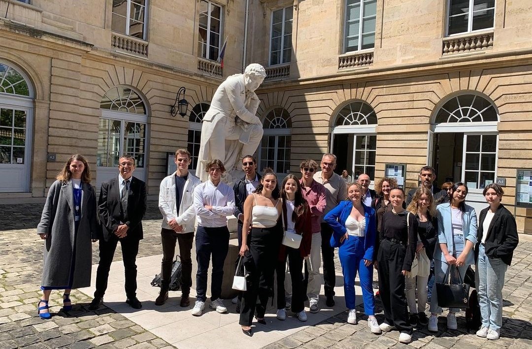 Désacraliser le savoir académique